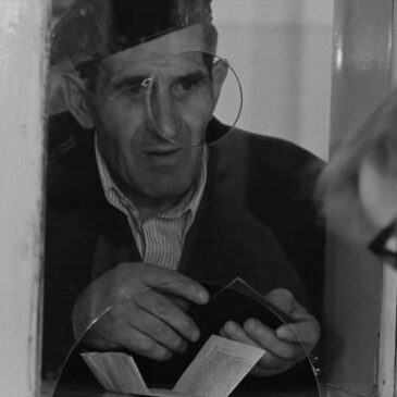 LA OFICINA (Urząd),  D: Krzysztof Kieślowski,  1966,  5’45’’